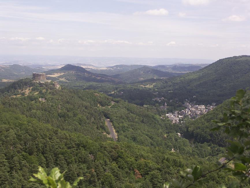Murol et son château, depuis la dent du marais