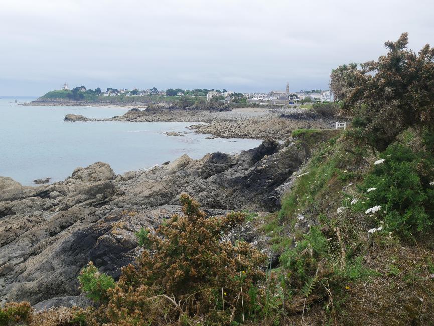 Grève de l'Isnain ; vue vers Saint Quay et la pointe du sémaphore