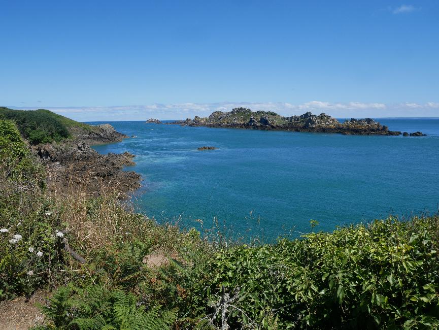 Pointe de Barbe Brulée, vue vers la pointe du Grouin et l'île des Landes