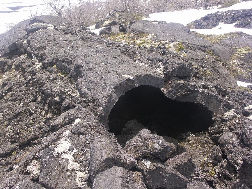 Petit tube de lave sur les flancs du Villarrica