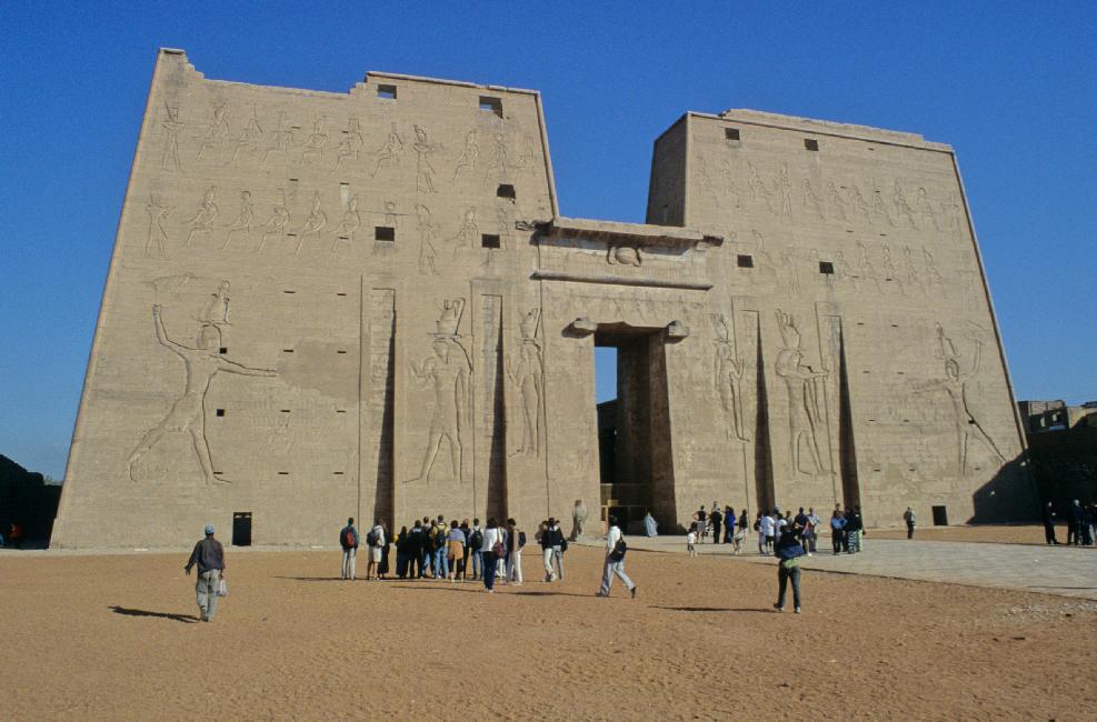 Entrée du temple d'Horus, à Edfou