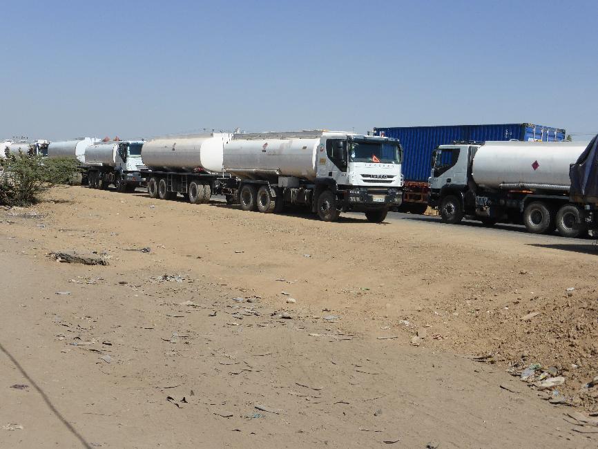 Le trafic de camions est intense sur la route de Djibouti à Addis Abeba