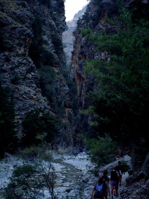 Ces gorges sont élevées de 500m, et d'une largeur qui tombe parfois à 4m. Il paraît que ce sont les plus grandes d'Europe