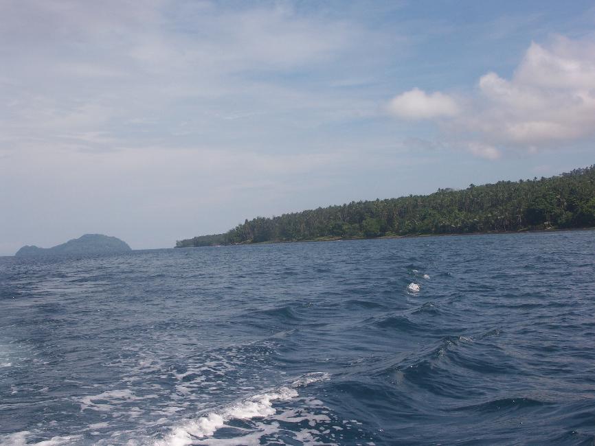 Nous apercevons l'île de Boisa